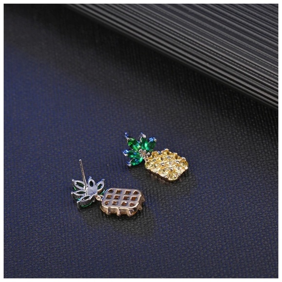 🌺 Swarovski Crystals The Hylldi pineapple Earrings - Picture 4 of 6